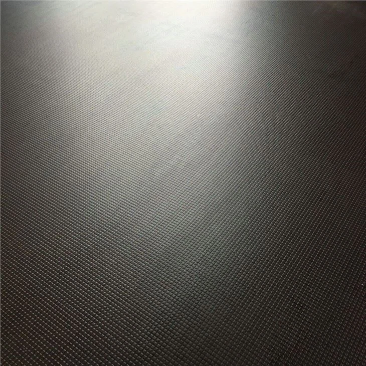 Sort krydsfiner